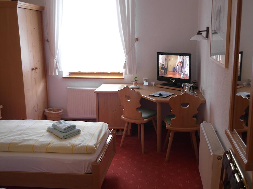 Pension Und Gaststaette "Zur Brauschaenke" Schöneck Стая снимка