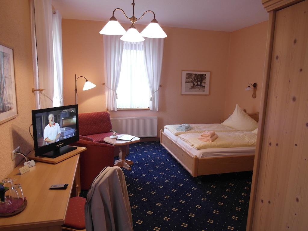 Pension Und Gaststaette "Zur Brauschaenke" Schöneck Стая снимка
